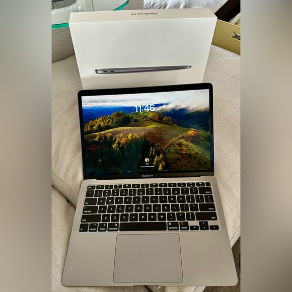 Beautiful MacBook Air 2020 , 13”
MacOS  latest version updates - Picture 3 of 9
